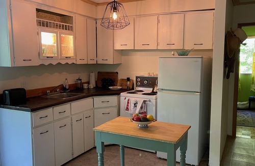 Lindsay Cottage | Relax, Peace & Tranquility surrounded by nature: Modern Farmhouse Style Cottage