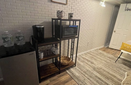 Northeast Philadelphia Apartment | Relax Spot - Private Entry 1bed 1bath Guest Suite w/Private Parking in NE Philly