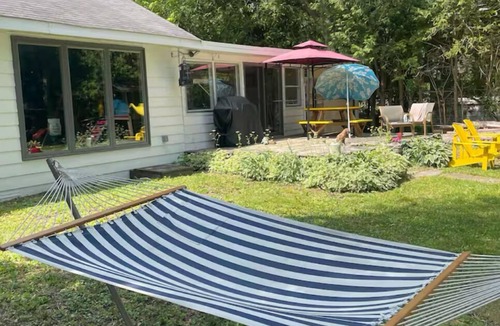 Georgian Bluffs Cottage | Relax with the whole family at this peaceful waterfront cottage.