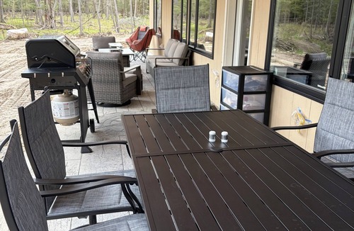 Constable House | Relaxing 2 bedroom home on the Trout River views of historic train trestle.