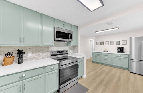 Apollo Beach House | Relaxing Apollo Oasis