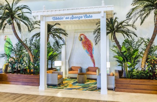 Hollywood Hotel | Relaxing Beachside Escape with Outdoor Pool - Close to Oceanwalk Mall