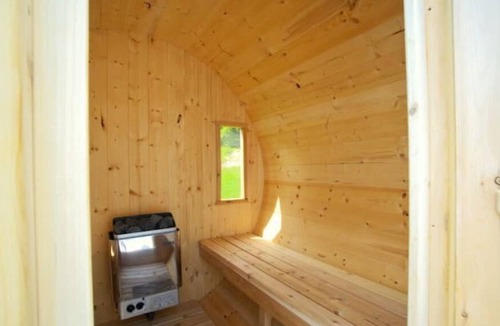 East Gwillimbury House | Relaxing Chalet Retreat at Sharon, ON