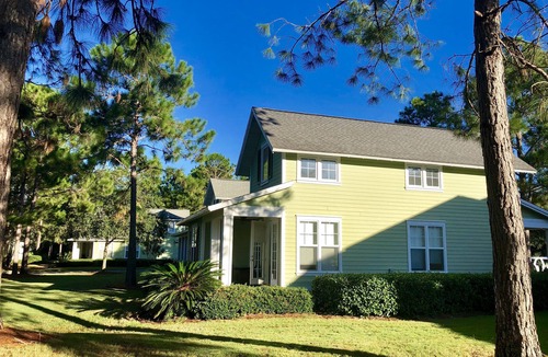 Laurel Grove House | Relaxing Cottage w/Golf Cart close to Beach/Pool and Shopping
