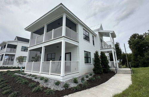 Lake Alfred Cottage | Relaxing Getaway on the Lake at Adams Estate