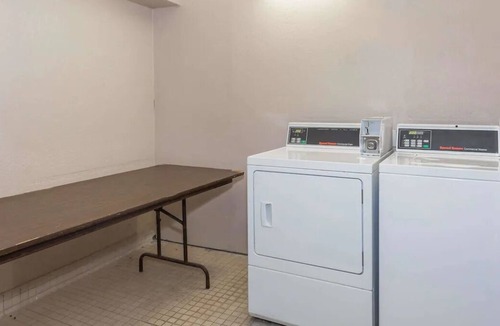 Tallahassee House | Relaxing Hideaway! Pool, Free Parking, Near Governor’s Square Mall