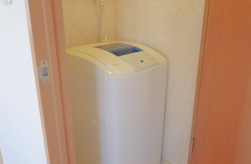Nakano Apartment | Relaxing new furniture room / Room 401/6 people / 5 minutes from the nearest station / 10 minutes from Shinjuku / Near convenience store / High-speed Wi-Fi