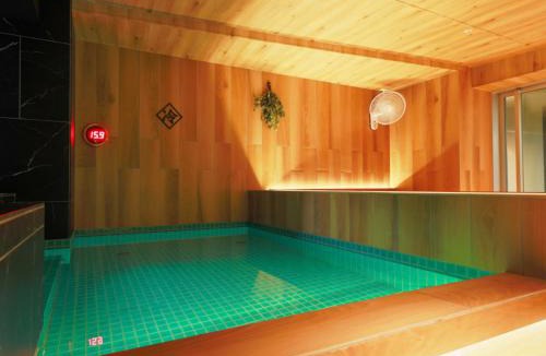 Shinbashi Hotel | Rembrandt Cabin & Spa Shimbashi - Caters to Men