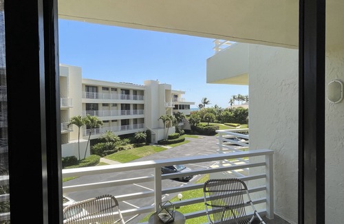 Orchid Island Condo | Remodeled 3 bedroom condo, only 100 feet from the sandy private beach. Sleeps 10