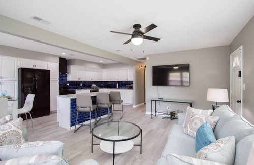 New Castle House | Remodeled family home, 5 minutes away from the park!