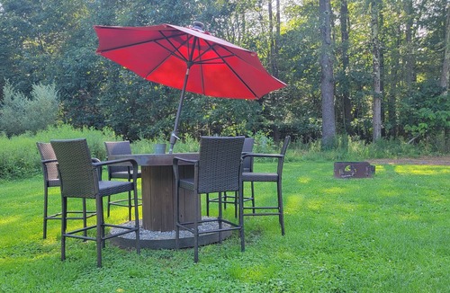 Central City Cabin | Remodeled Rustic Log Home on 5 acres, close to ATV park & Laurel Highlands.