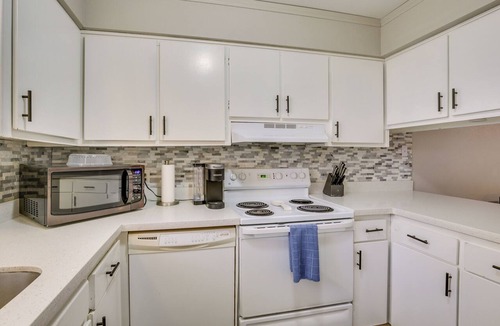 Vista Del Valle Condo | Remote Work Ready! Central Yuma Condo w/Patio