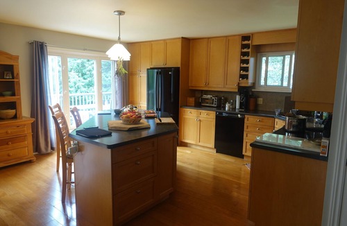 Mulmur House | Renovated 3 bedroom house with views of lake
