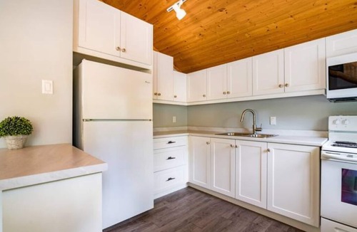 Sauble Beach Cottage | Renovated 4 Bedroom 2 minute walk to beach!