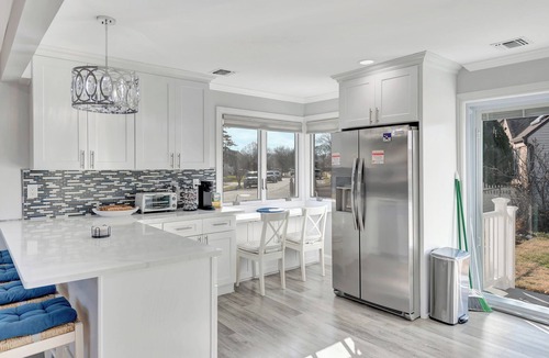 Uniondale House | Renovated 5BR Near Hofstra ~ Sleeps 10 ~Free Parking