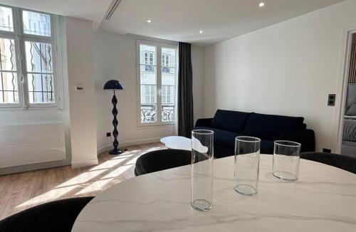 8th Arrondissement Apartment | Renovated Apartment near Tuileries and Concorde