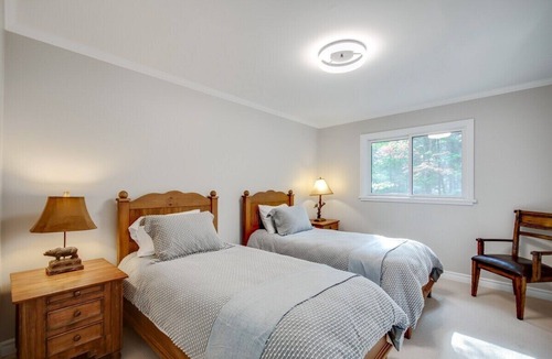 Bracebridge Cottage | Renovated Retreat:10ppl-Lakefront-Sauna-Kayaks