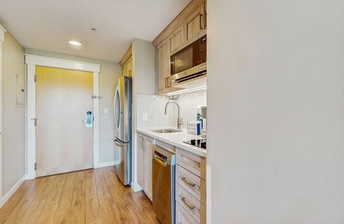 Baytowne Wharf Apartment | Renovated studio with pool, hot tub, full sized fridge, and 2 burner stovetop