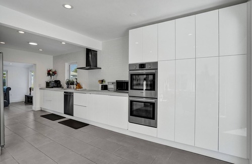 Central Business District House | RENT LUXE 5 STAR HEATED POOL + OVERSIZED PRIVATE BEACH SAND VOLLEYBALL COURT!