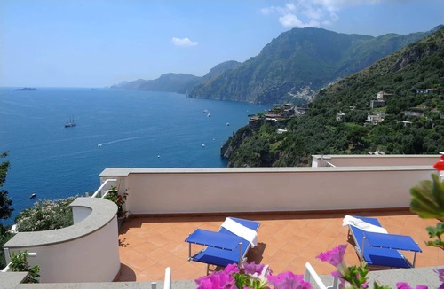 Laurito Villa | Rentals in Italy - Villa Valeria with direct access to the beach of Laurito