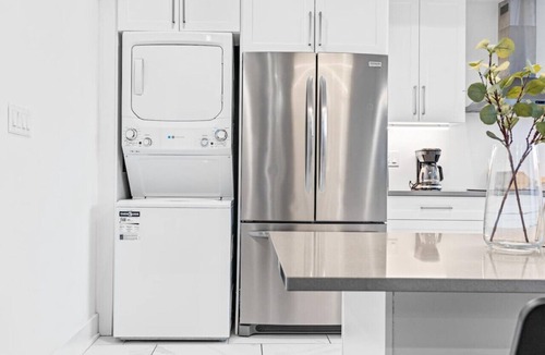 Downtown London Condo | RentX|Suite Dreams - Downtown/Parking/Wi-Fi/2Bed