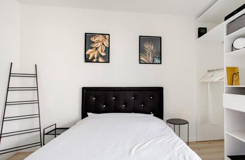 Petit-Colombes Bed & Breakfast | Residence Abraham-Bed&Breakfast Guest Room 2 LaDéfense U-Arena #Parking #Terasse #Fibre #View