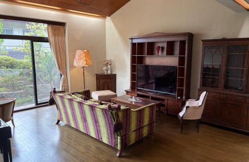 Hachioji House | RESIDENCE AKATSUKI 中庭と坪庭で和洋を愉しむ一棟貸し 8名広々238平米 八王子ic近く