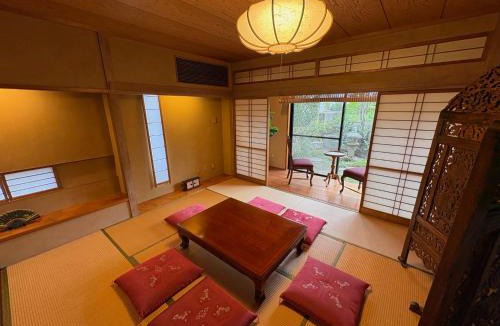Hachioji House | RESIDENCE AKATSUKI 中庭と坪庭で和洋を愉しむ一棟貸し 8名広々238平米 八王子ic近く