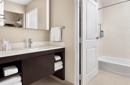 Oxford Valley Hotel | Residence Inn by Marriott Philadelphia Langhorne