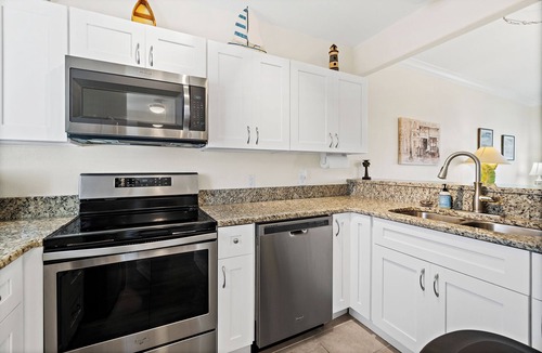 Villages of Seaport Condo | Resort-like | Close to Port | 1bd1ba |1 dog <30lbs | Comforts of Home
