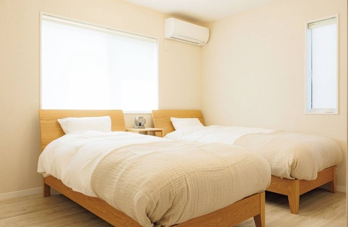 Yawatano House | ResortVilla Natural J / Ito Shizuoka