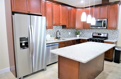 West Philadelphia House | Retired Newly Renovated Guest Rooms near Transportation