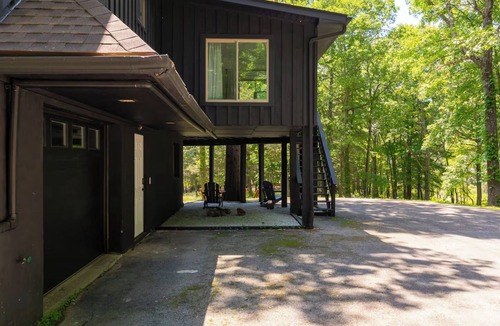 Rhinebeck House | Rhinebeck Chalet: Modern Stylish Retreat