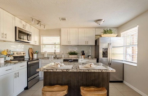 South Seminole Heights House | River Adjacent, Quiet Neighborhood, King bed