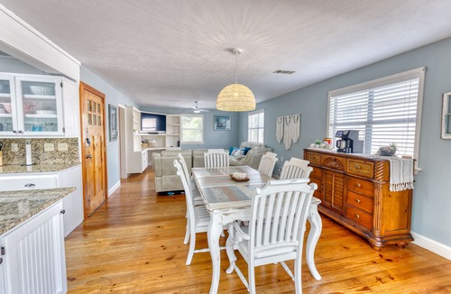Kiln House | River House 3BR, 1 King, Waterfront views! Private Boat Launch