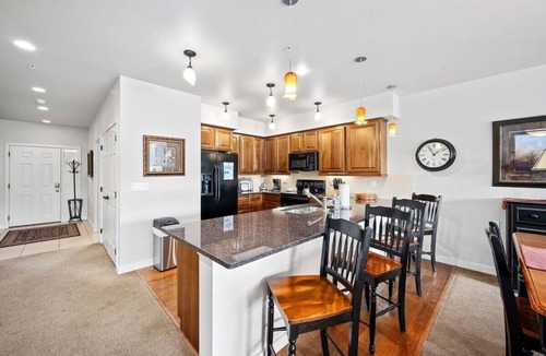 Post Falls Condo | Riverfront Condo with Stunning Spokane River Views | Perfect Getaway