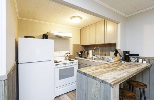 Leadsville Cabin | Riverside Suite*HotTub*WiFi*Steps to the River