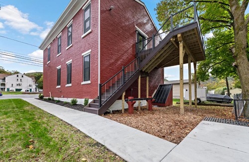 Port Clinton Apartment | Riverview in Port Clinton - Apt. B