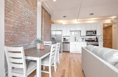 Lower Garden District Apartment | Roami at Churchill | 2 Bedroom w/Balcony
