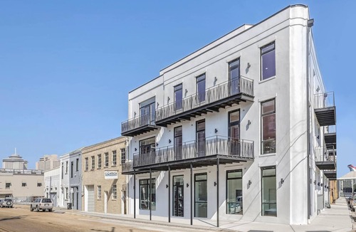 Lower Garden District Apartment | Roami at Churchill | 2 Bedroom w/Balcony