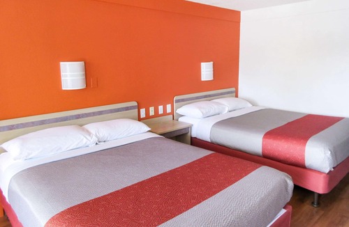 Altoona Hotel | Rodeway Inn Altoona Orchard Plaza