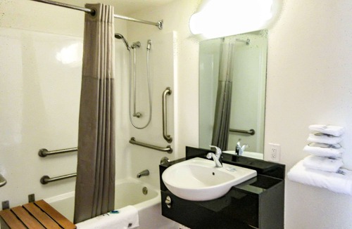 Altoona Hotel | Rodeway Inn Altoona Orchard Plaza