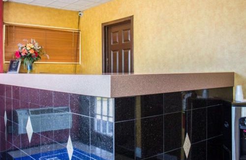 South Huntington Hotel | Rodeway Inn Huntington Station - Melville