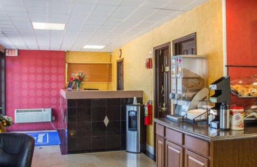 South Huntington Hotel | Rodeway Inn Huntington Station - Melville