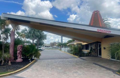 Holiday Hotel | Rodeway Inn