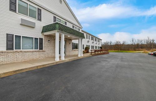 Webster Crossing Hotel | Rodeway Inn