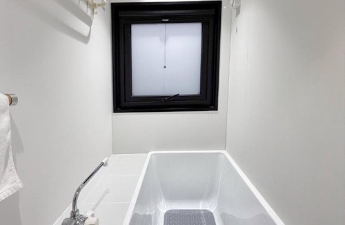 Iriya Apartment | ROKU GRKU2 Newly Renovated Japanese-Modern Duplex, 3 Bedrooms, 2 King Beds and 3 Single Beds, 2 Showers and 2 Toilets, 5 Min to Iriya, Sleeps 7hs