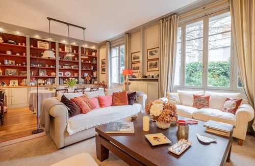 Prince–Marmottan Apartment | Roland Rest, by Veeve