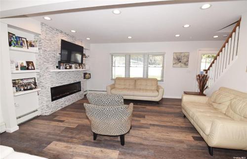 Levittown House | Romance Vacation Sweet Home