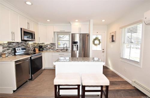 Levittown House | Romance Vacation Sweet Home